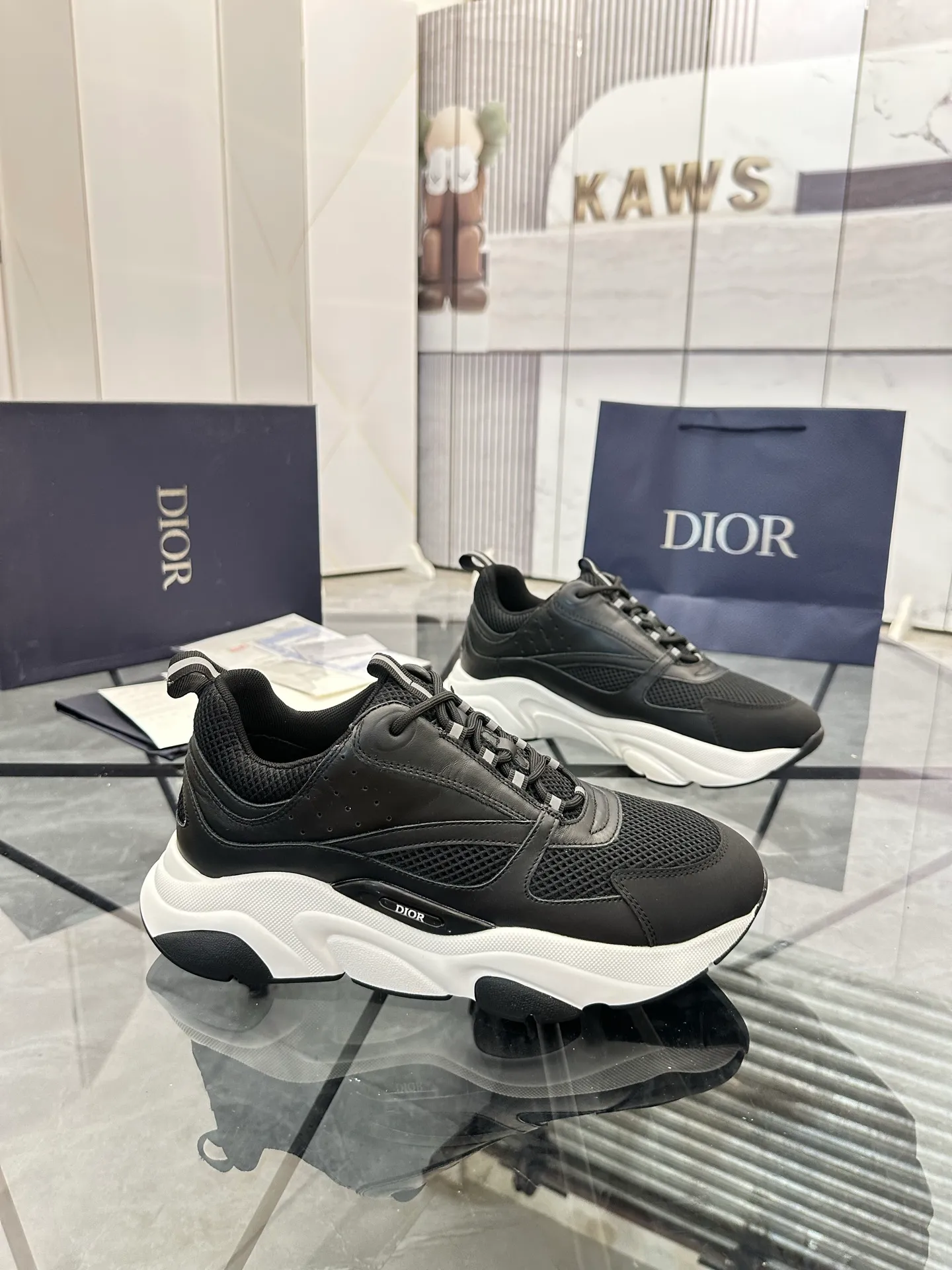 Men's shoes: 💰P460¥ Ready in Guangzhou, fully packaged Product trademark: Dior* "Dior*" low-top casual shoes Regular size: 38-46 (can be customized to 47) B22 Product materials: imported cowhide leather upper spliced ​​with original fabric, breathable lining, original outsole. Number: 920